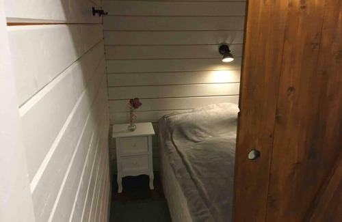 Bad Sauerbrunn House | Gemütliches Tinyhouse im Garten einer Villa mit Trenntoilette