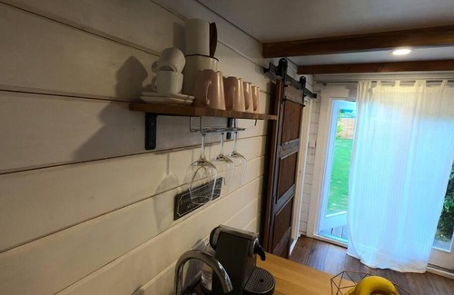 Bad Sauerbrunn House | Gemütliches Tinyhouse im Garten einer Villa mit Trenntoilette