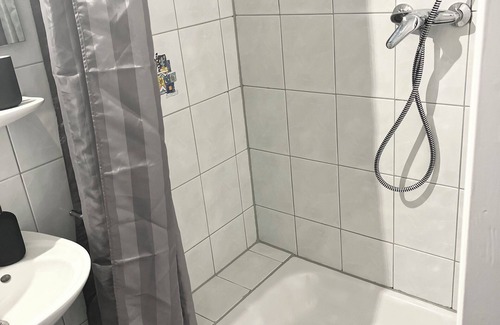 Duisburg Mitte Apartment | Gemütliches Zentrales Erdgeschoss Apartment 2 min bis DU HBF