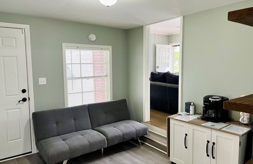 Winston - Salem House | 🏡 Gem Conv 2 WF Baptist/Novant Health/Hanes Mall Great for Medical Workers 🏡