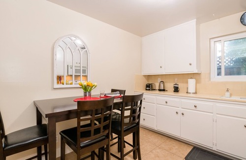 Downtown North Apartment | "Gem “ in Downtown Palo Alto Stanford