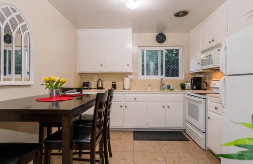 Downtown North Apartment | "Gem “ in Downtown Palo Alto Stanford