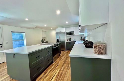 Milwaukie House | Gem in Milwaukie 2 bedroom - 2 Bathroom - Huge yard