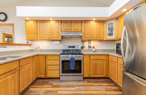 North Shore Acres House | Gem! Lakefront, Firepit, Dock w/Boat Slip, Hot Tub, Kayak
