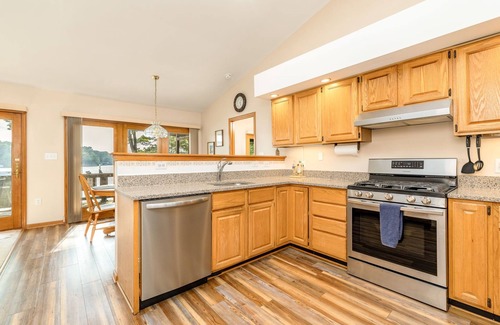 North Shore Acres House | Gem! Lakefront, Firepit, Dock w/Boat Slip, Hot Tub, Kayak