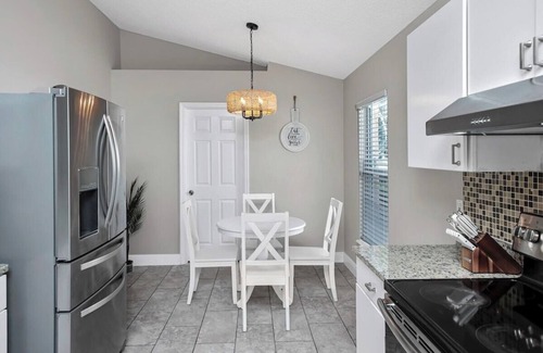 Sanford House | Gem of Sanford! Clean, Stylish, Great Location