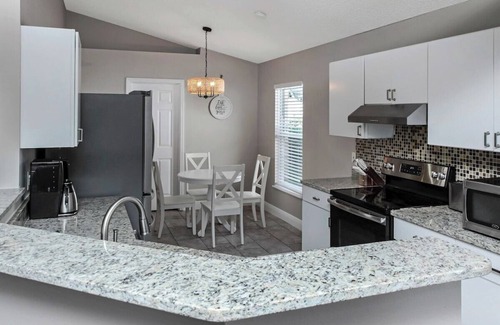Sanford House | Gem of Sanford! Clean, Stylish, Great Location