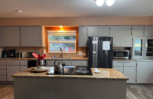 Oregon Coast House | Gem of Yachats! Great view and location, dog friendly and cozy fireplace!