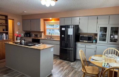 Oregon Coast House | Gem of Yachats! Great view and location, dog friendly and cozy fireplace!