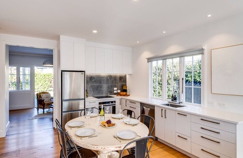 Havelock North House | Gem on Gillean - Havelock North Holiday Home