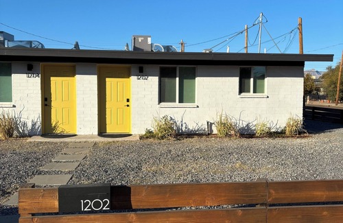 Menlo Park House | Gem Show, Biking Downtown, UofAn2-BR, 1 Bath house with AC, Fiber Optic Internet