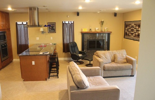 Broadmoor-Broadway Cottage | Gem Show/Golf/Univ.of AZ Sports/Birding, Bicycling, Hiking