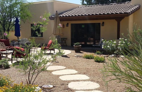 Broadmoor-Broadway Cottage | Gem Show/Golf/Univ.of AZ Sports/Birding, Bicycling, Hiking
