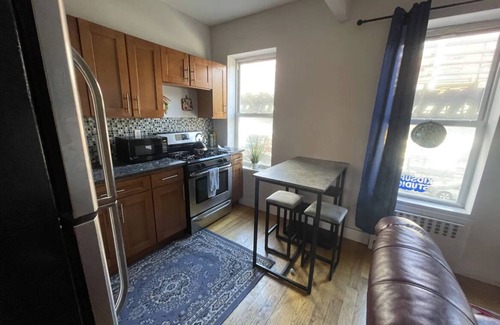Williamsburg Apartment | Gem. Williamsburg 2 bedroom. 1 stop to Manhattan.