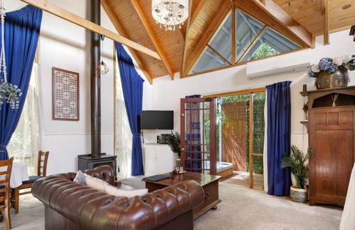 Gembrook Cottage | Gembrook Cottages - Bluebell Cottage with Outdoor Heated Spa and Wood Fire
