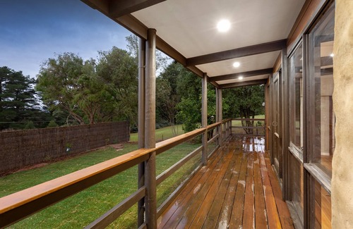 Gembrook House | Gembrook Views nUnique and recently renovated 2br mudbrick house