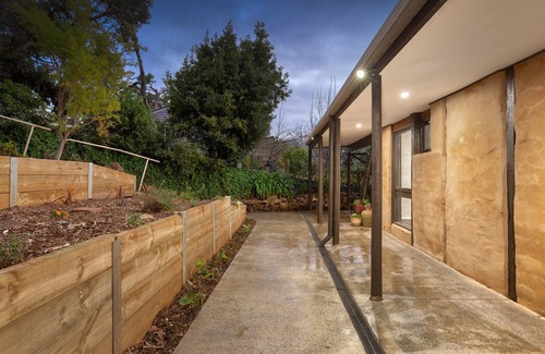Gembrook House | Gembrook Views nUnique and recently renovated 2br mudbrick house