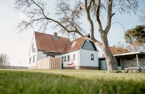 Pommerby House | Gemütl cottage + wifi, 1.5 km to the beach, fenced playground/lawn