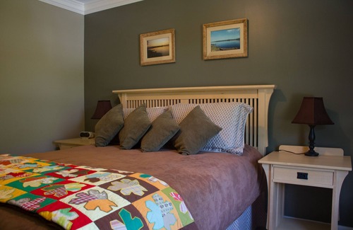Genelle Bed & Breakfast | Genelle House B&B Guest House