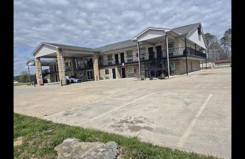 Chickamauga Hotel | General Bragg Inn & Suites By OYO Chickamauga
