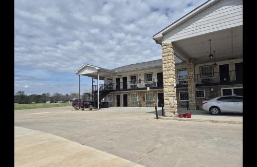Chickamauga Hotel | General Bragg Inn & Suites By OYO Chickamauga