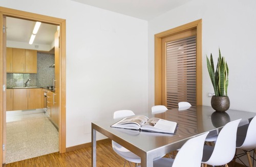 Sant Gervasi Apartment | General Miter Terrace 3 Rooms 6 pax and optional parking - Free WiFi