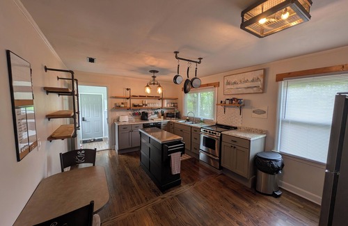 Ringgold House | General Retreat - near Historic Downtown Ringgold, GA