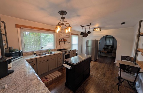 Ringgold House | General Retreat - near Historic Downtown Ringgold, GA