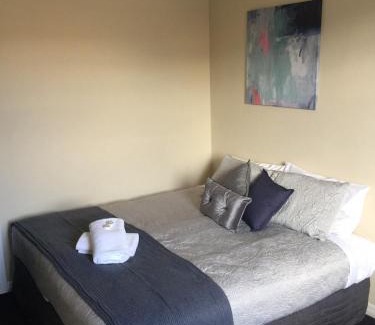 New Lambton Hotel | General Roberts Hotel