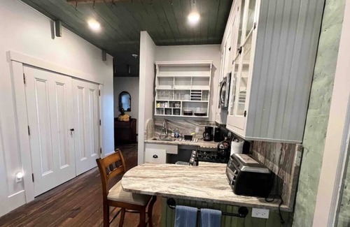 Ferdinand Apartment | General Store Giant Loft - One Bedroom