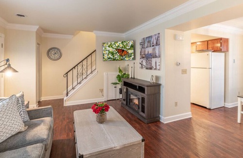 Oswego House | Generous 2-Bedroom New York Inspired Vacation Rental