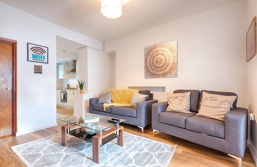 Landore House | Generous House near The Liberty Stadium