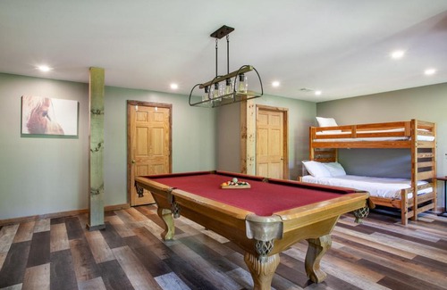 Townsend House | Genesis MTN View Fire Pit Pool Table
