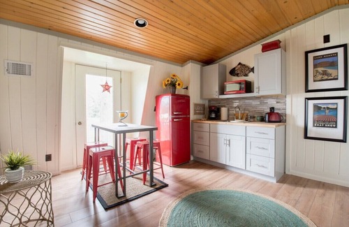 Lake Geneva Apartment | Geneva Beach House Como Suite |Easy Half Mile Walk to the Lake |Shared Backyard |Parking