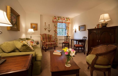 Geneva Resort | Geneva On The Lake Boutique Resort Hotel
