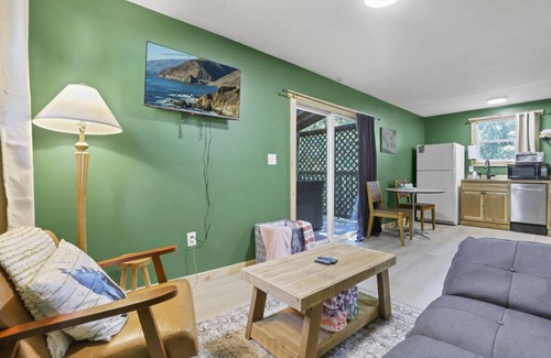 Lancaster Cabin | Gentle Breeze: The Evergreen: Romantic Secluded Getaway