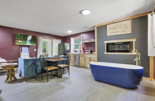 Lancaster Cabin | Gentle Breeze: The Maple: Romantic Secluded Getaway