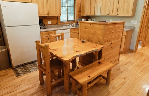 Siren Cabin | Genuine Log Cabin with large yard in a small quaint town across from Fish Lake