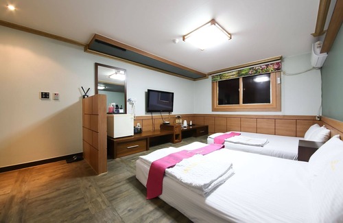 Geochang Hotel | Geochang Dubai