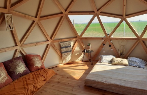 Oucques Cottage | Geodesic bubble