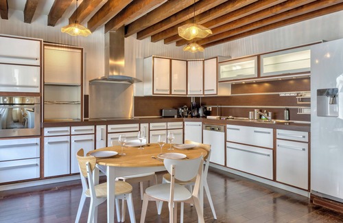 Quartier Pasteur Apartment | Geoffroy, sublime duplex à proximité de la place du vieux marché