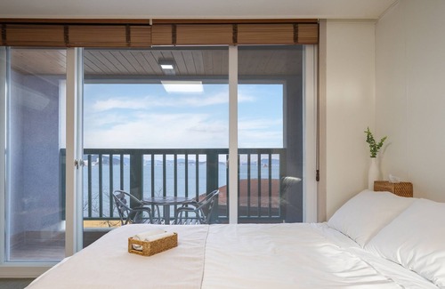 Geoje House | Geoje Beachwhite Pension