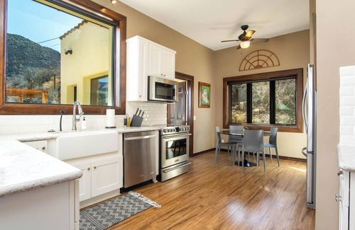 Jerome House | Geologist's House | Sleeps 8 | Close to Sedona