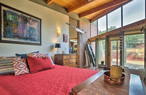 Canoncito Apartment | Geometric Glorieta Studio on 11 Picturesque Acres!