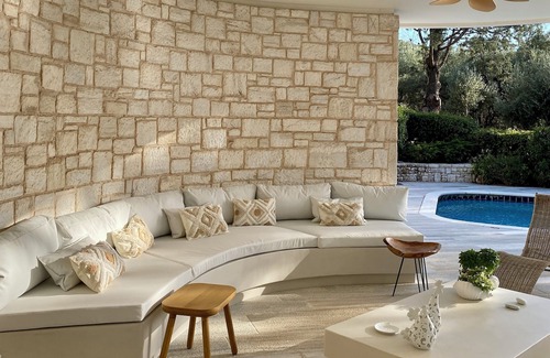 Ekali Villa | Geometric Villa Anine 4-bedroom with Oval Swimming pool