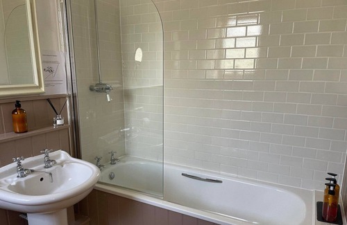 Warnford Bed & Breakfast | george & falcon