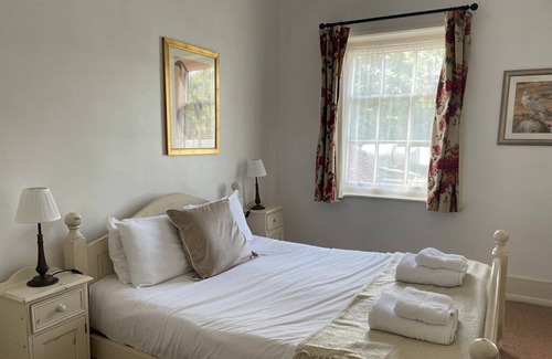 Warnford Bed & Breakfast | george & falcon