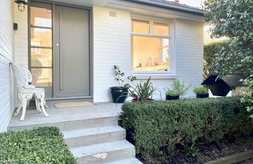 East Launceston House | 'George's' - "home away from home"