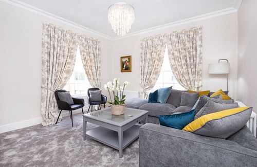 York Cottage | George street boutique apartment 2 - sleeps 6 guests in 2 bedrooms