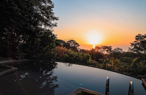 Mal Pais Villa | Georgeous 3 bedroom villa ocean & sunset views only 5 minutes from Santa Teresan
